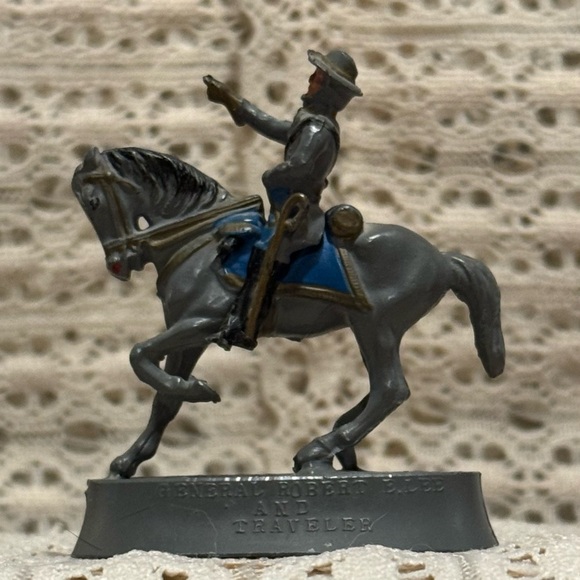 Other - Miniature Sculpture of Historic General Robert E Lee and his Horse Traveller